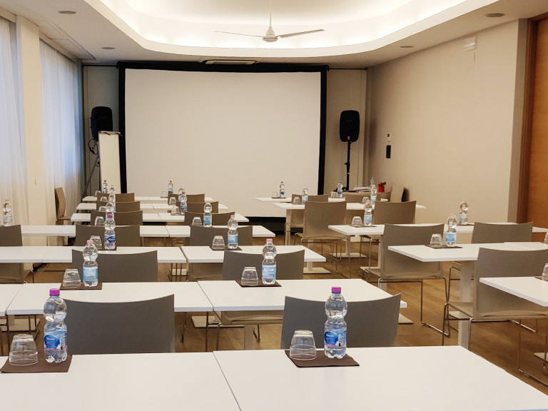 media.Slide_SalaMeeting_4Hotel_Concorde_Riccione