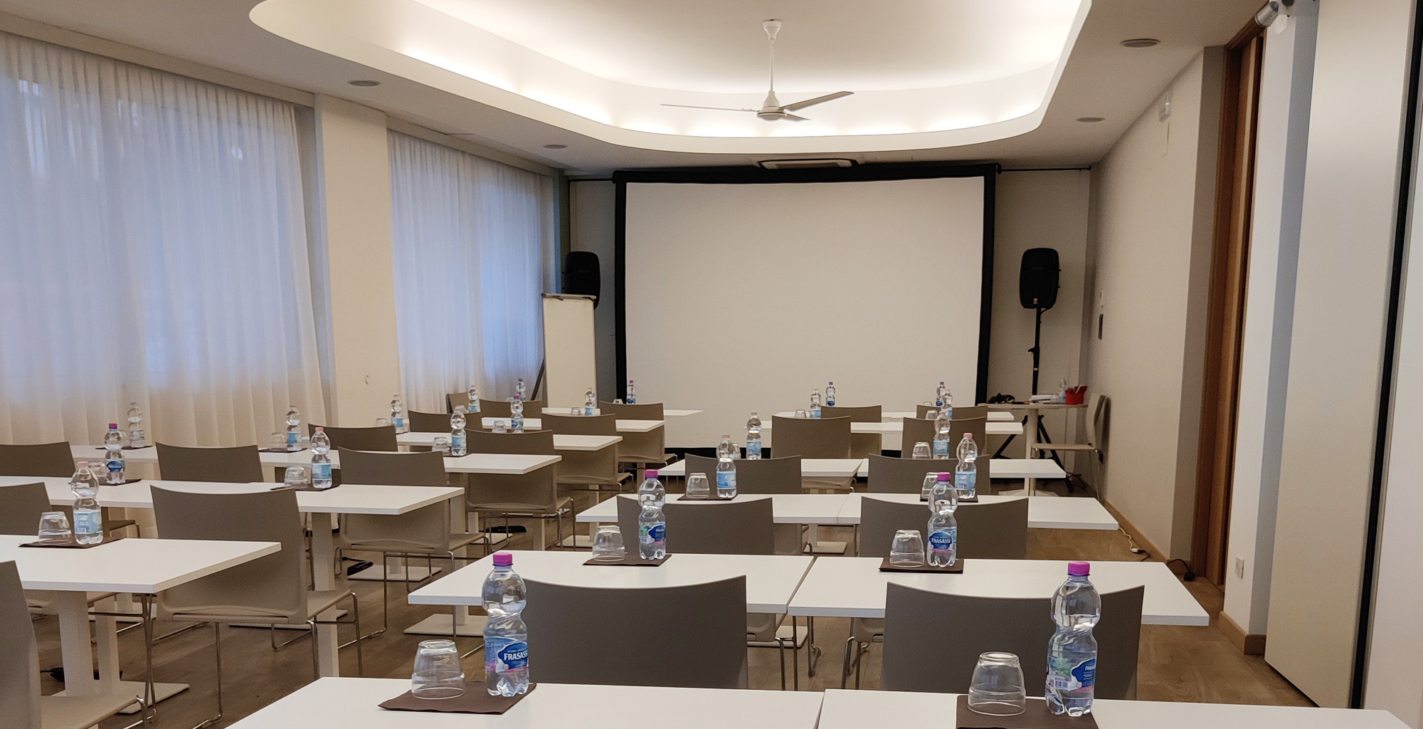 media.Slide_SalaMeeting_1Hotel_Concorde_Riccione
